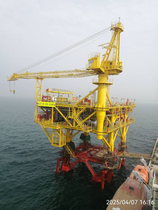 洛克石油涠洲10-3油田西区井口平台海上安装顺利完工